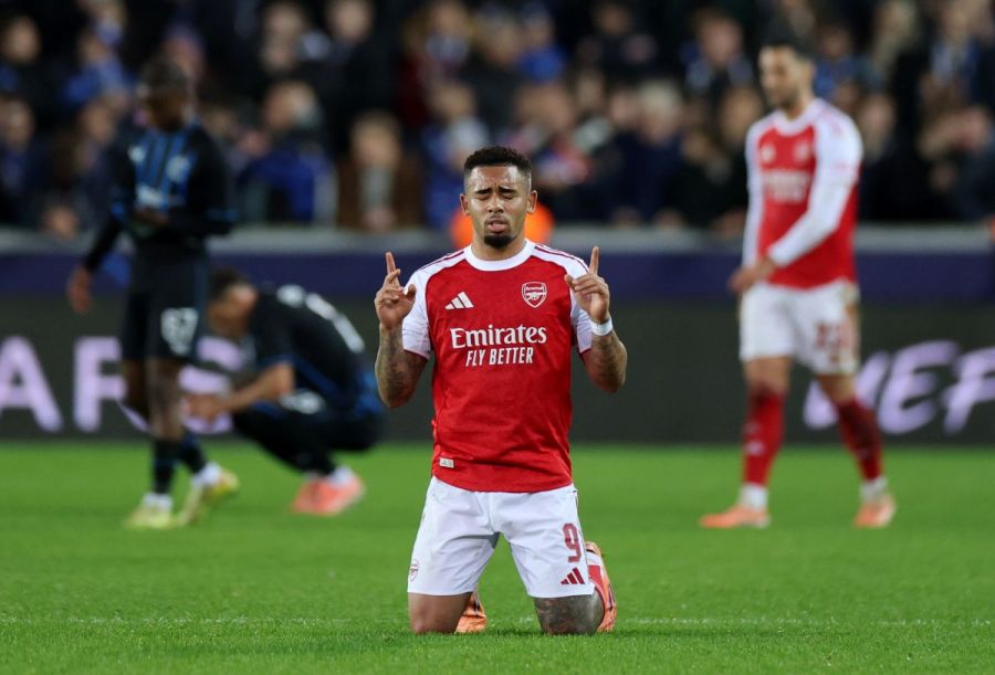 Gabriel Jésus qui effectue une prière de remerciement suite à son doublé face à l'Inter Milan