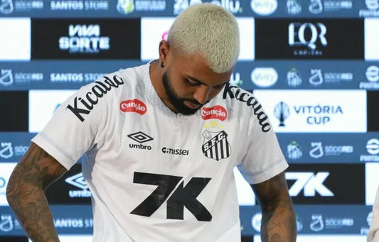 Gabriel Barbasa qui revêt le maillot de Santos son club formateur.