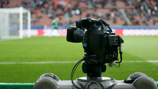 Caméra premier plan lors d'un match des éliminatoires de la coupe du monde 2026