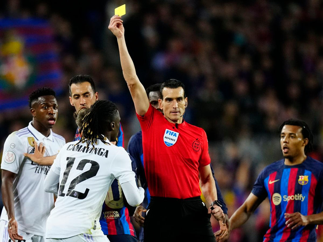 Un moment du match FC Barcelone-Real Madrid d'avril dernier, comptant pour le match retour des demi-finales de la Coupe du Roi 2022-2023. (EFE/Enric Fontcuberta)
