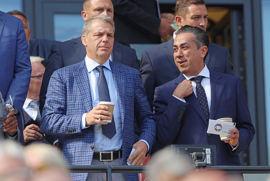 Behdad Eghbali et Todd Boehly, copropriétaires de Chelsea, lors du match de Premier League opposant West Ham United FC à Chelsea FC au London Stadium le 21 septembre 2024 à Londres, en Angleterre. Photo : Crystal Pix MB Media Getty Images Getty Images