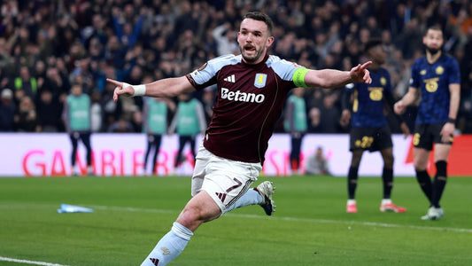 Mcginn qui célèbre son but face à Lille