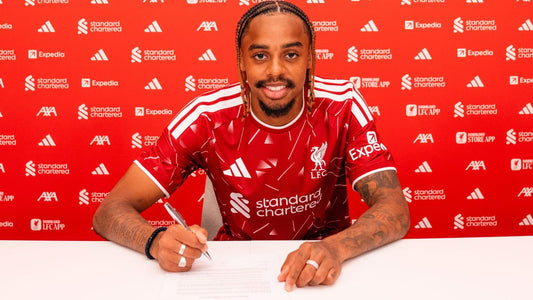 Bradley Barcola signe son contrat avec Liverpool FC 