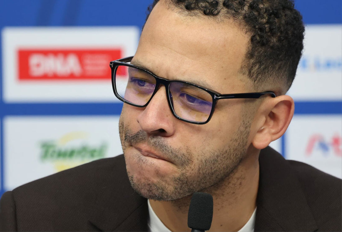 Liam Rosenior en conférence de presse 