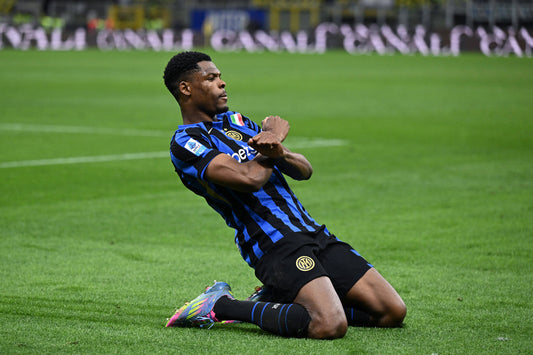 Denzel Dumfries qui célèbre un but avec l'inter Milan en championnat 