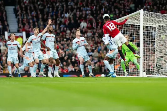 Casemiro qui marque son 11eme but de la tête face à Brentford en Premier League 