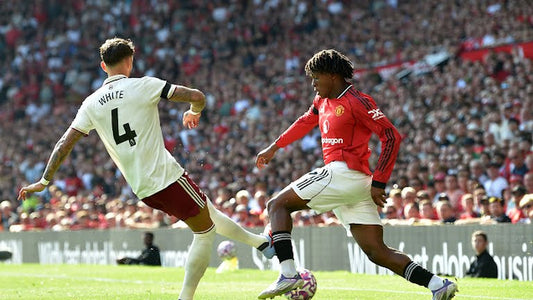 ARSENAL S'ENSORT DE JUSTESSE FACE A UN MANCHESTER UNITED EBTREPRENANT
