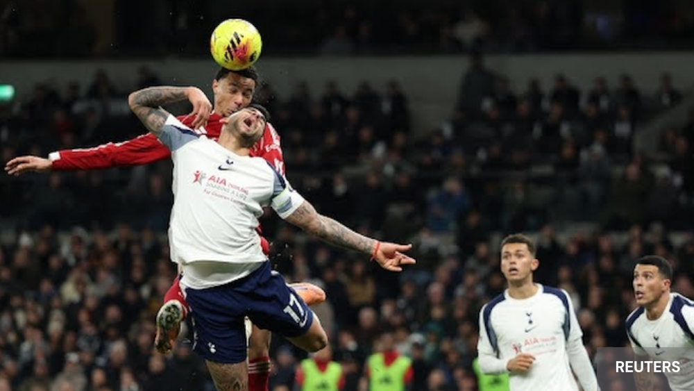 TOTTENHAM VOIT ROUGE ET S'ENFONCE FACE À TOTTENHAM.