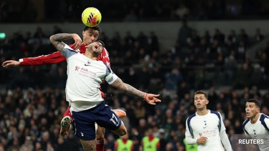 TOTTENHAM VOIT ROUGE ET S'ENFONCE FACE À TOTTENHAM.