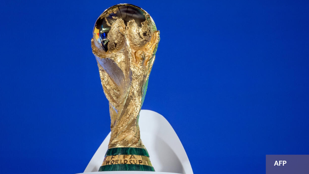 Trophée coupe du monde en arrière plan un fond bleu 