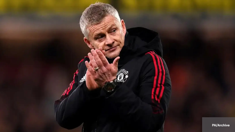 Olé Gunnar SOLSKJAER avec le survêtement mancunien en tant que coach