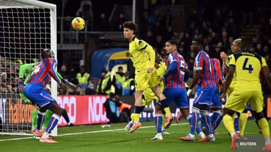 TOTTENHAM S'IMPOSE SUR LE FILE FACE A CRYSTAL PALACE.