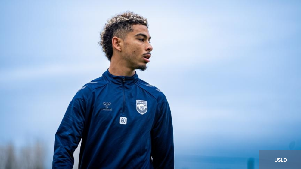 Gessine Yassine en tenue d'entraînement avec USL Dunkerque 