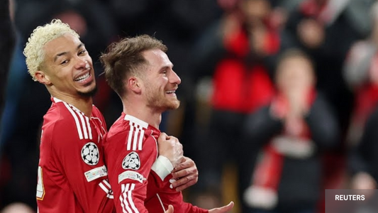 Hugo Ekitike et Mac Alistair qui célèbre un but en ligue des Champions 