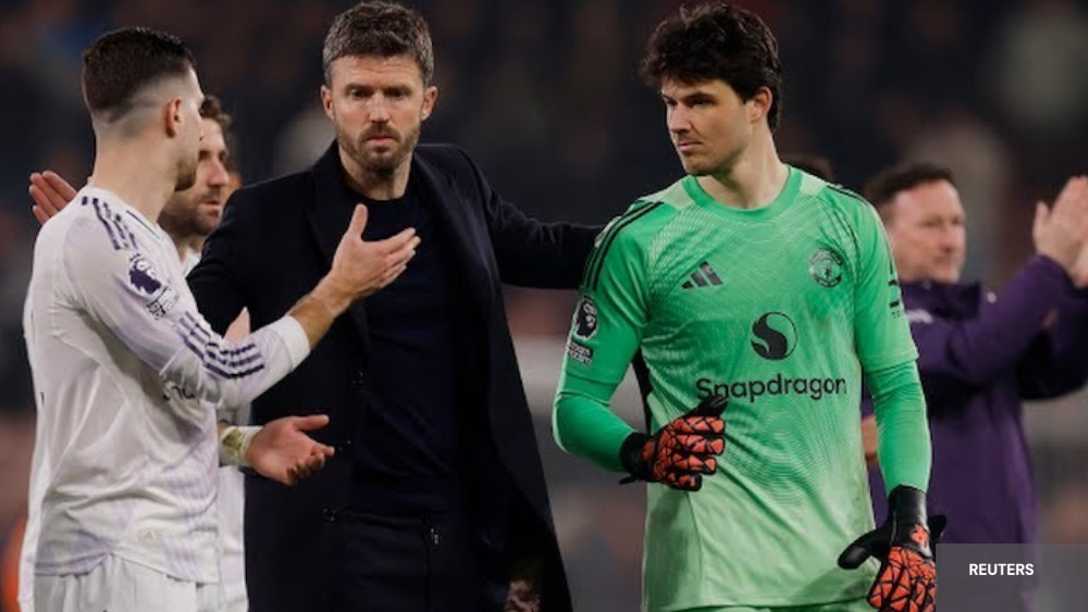 Michael CARRICK entouré de Senne Lammens et Diogo Dalot 