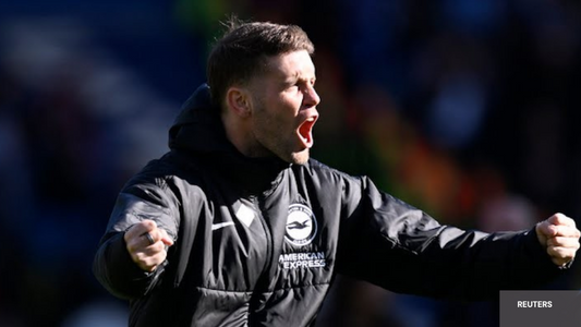 Fabian Hürzler qui célèbre la victoire de Brighton face à Liverpool 