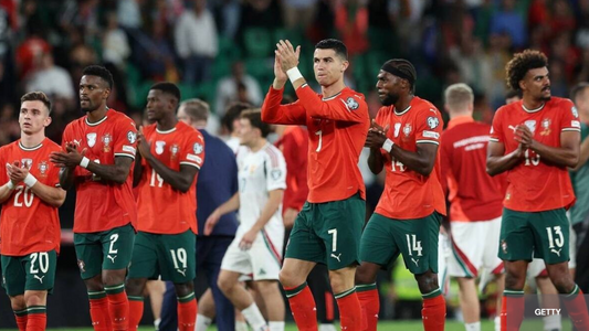 L'équipe du Portugal qui remercie son public avec Ronaldo en premier plan