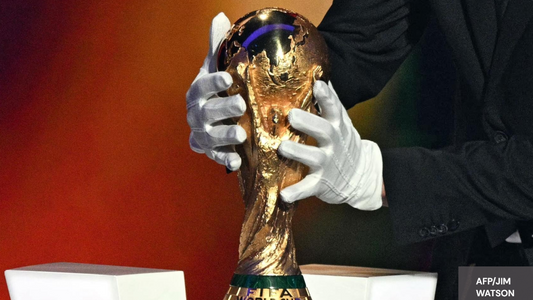 Trophée coupe du monde exposé soigneusement 