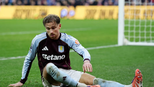 Joueur de Aston Villa M.Cash lors du match face à Leeds United 