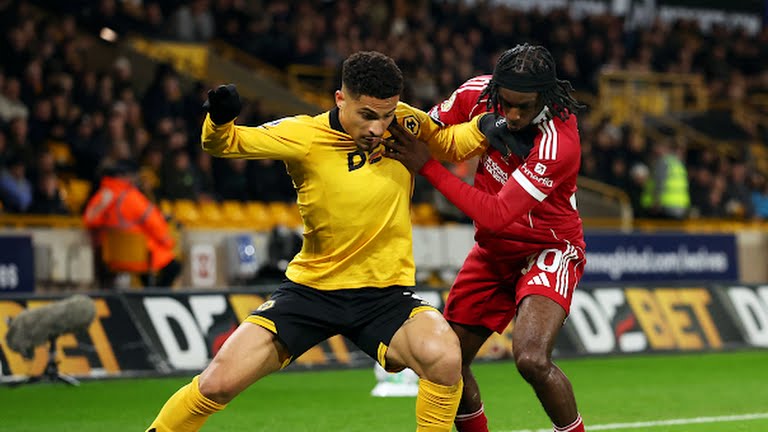 Joao Gomes Wolverhampton en duel face à Jérémie Frimpong Liverpool Image Reuters 
