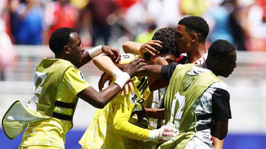 L'équipe du Qatar qui célèbre son premier point en Coupe du monde face à la Suisse