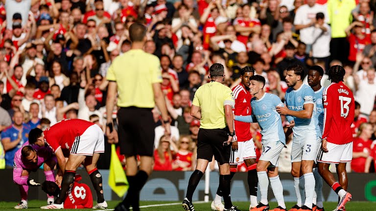 Michael Oliver Manchester United X Manchester City image Reuters
