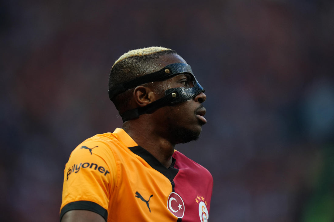 MANCHESTER UNITED REPREND LES DISCUSSIONS AVEC OSHIMEN.